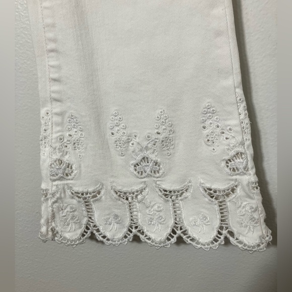 Anthropologie Pilcro The High Rise Flare Jeans Sz 24 White Lace Hem Casual - Picture 2 of 9
